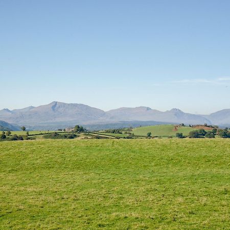 Villa Cefn Bach Capel Garmon Exterior foto