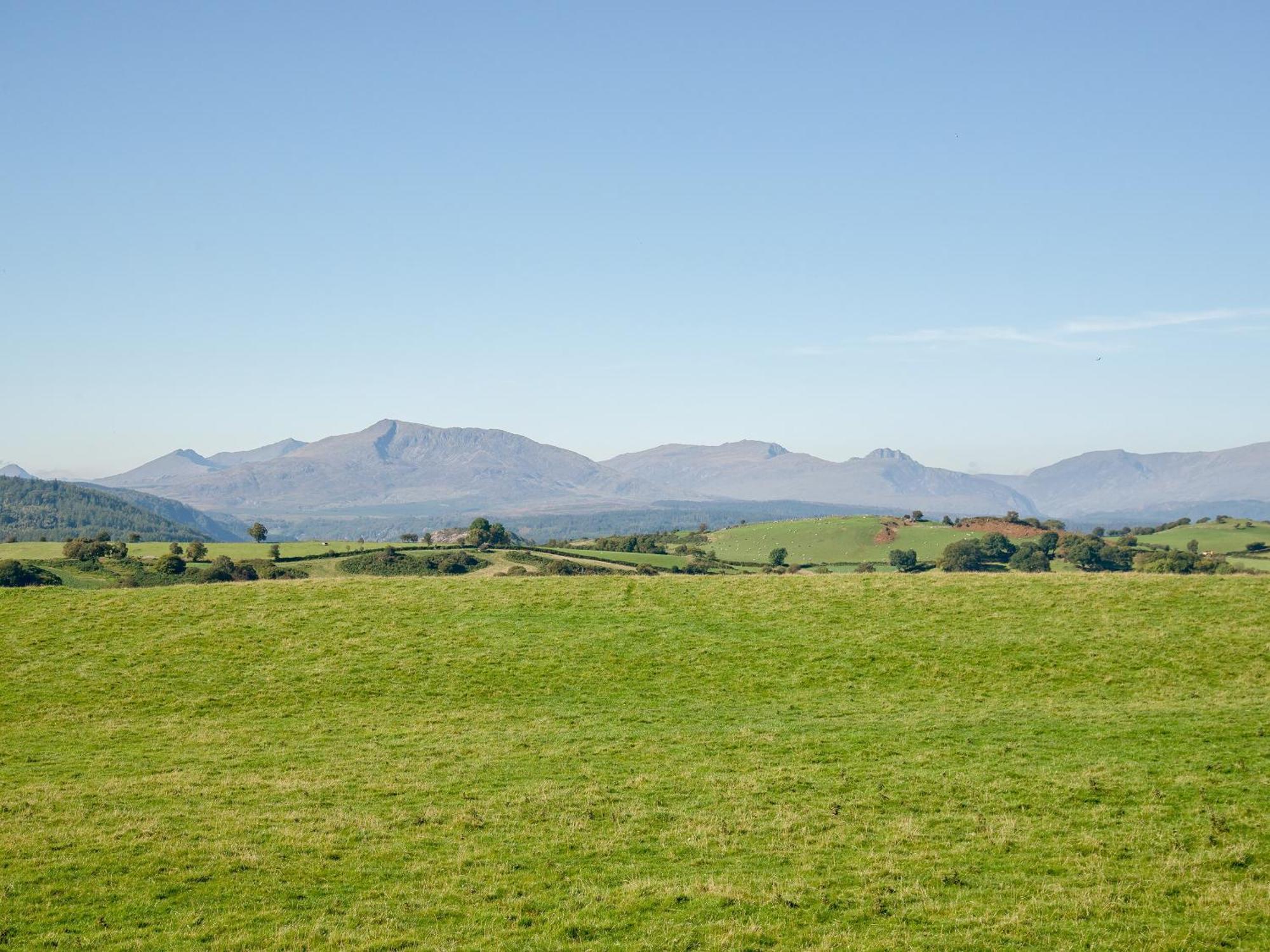Villa Cefn Bach Capel Garmon Exterior foto